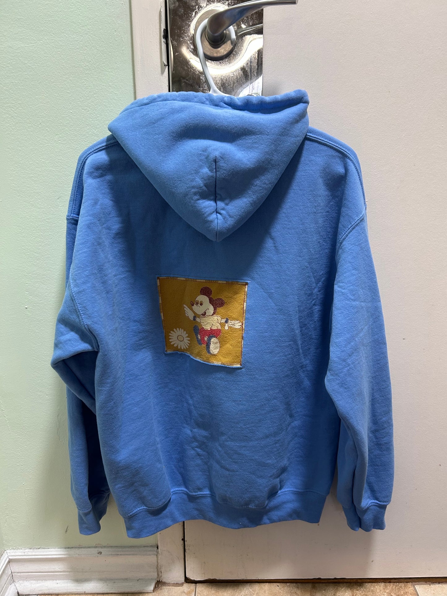 M/L Flipping The Bird Mickey Patch Hoodie